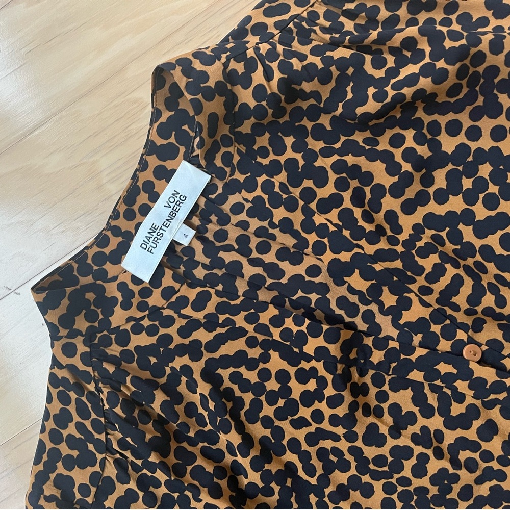 DVF dress. 100% silk, cheetah-esque style print. Cinched waist with drawstring.